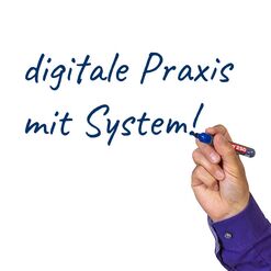 Text auf Glas: Digitale Praxis mit System