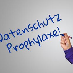 Text auf Glas - Datenschutz Prophylaxe